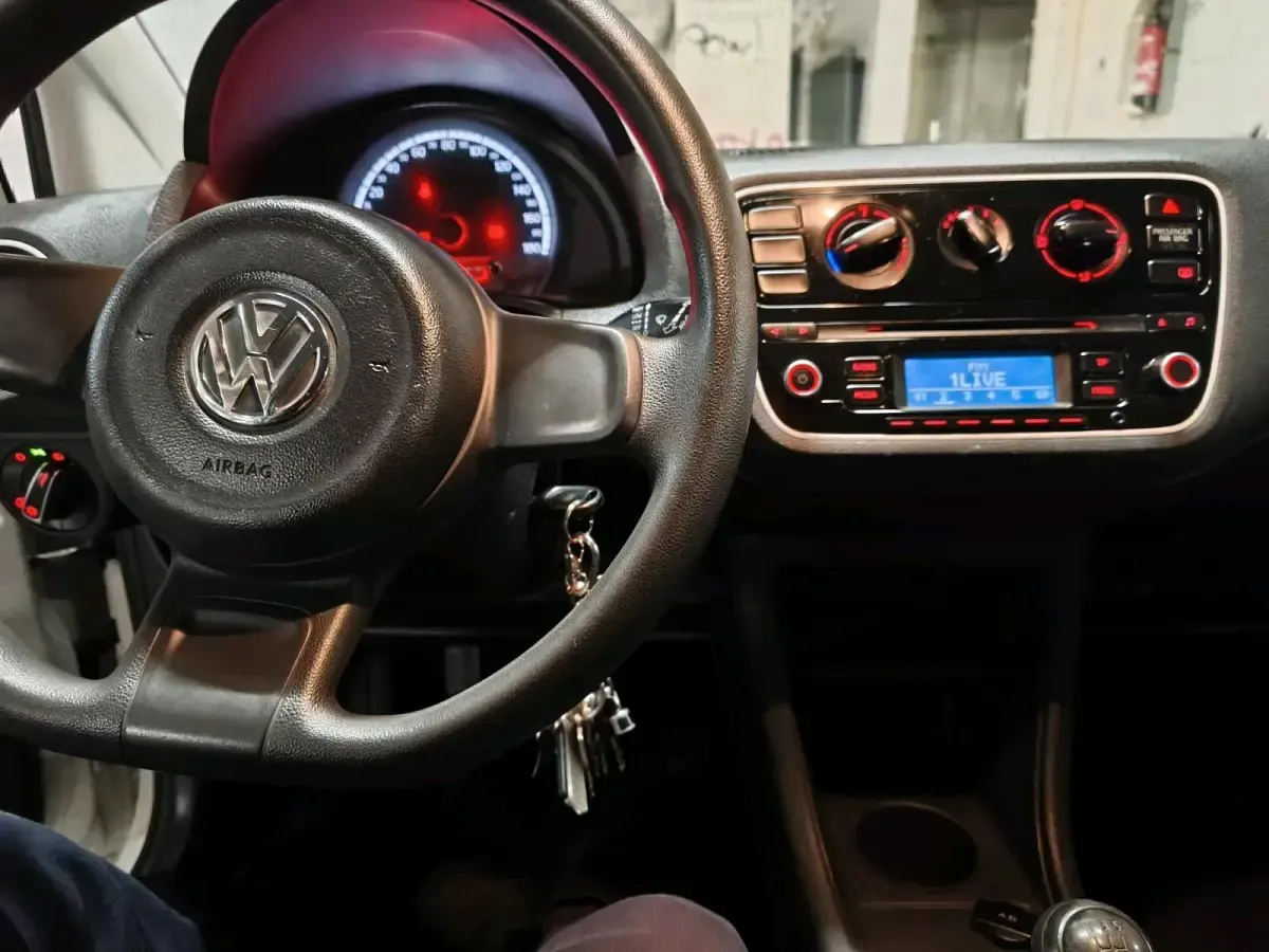 Używany VW up! 60 KM (44 kW) 2012 Biały Hatchback