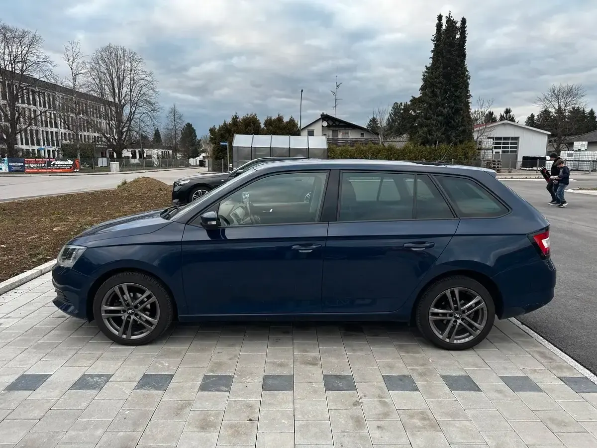 Gebraucht Skoda Fabia 90 PS (66 kW) 2017 Blau Kombi