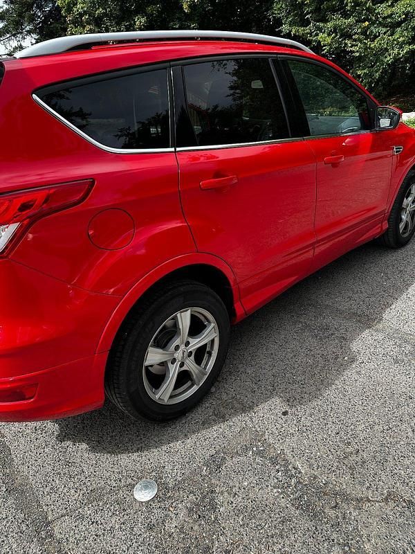 Gebraucht Ford Kuga 180 PS (132 kW) 2015 Rot SUV