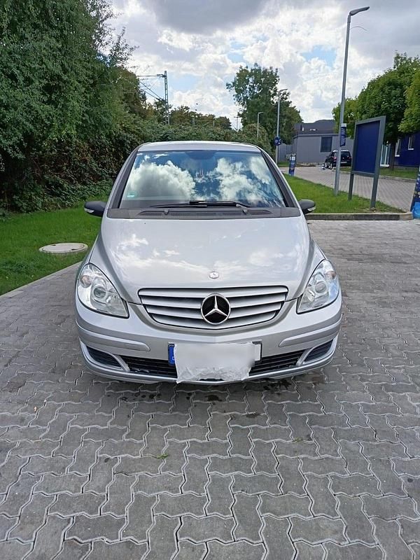 Grau Gebraucht 2008 Mercedes B180 Van / Kleinbus | 4.200 € (Guter Preis) - Bild 1/4