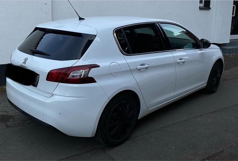 Gebraucht Peugeot 308 130 PS (95 kW) 2016 Weiß Coupé