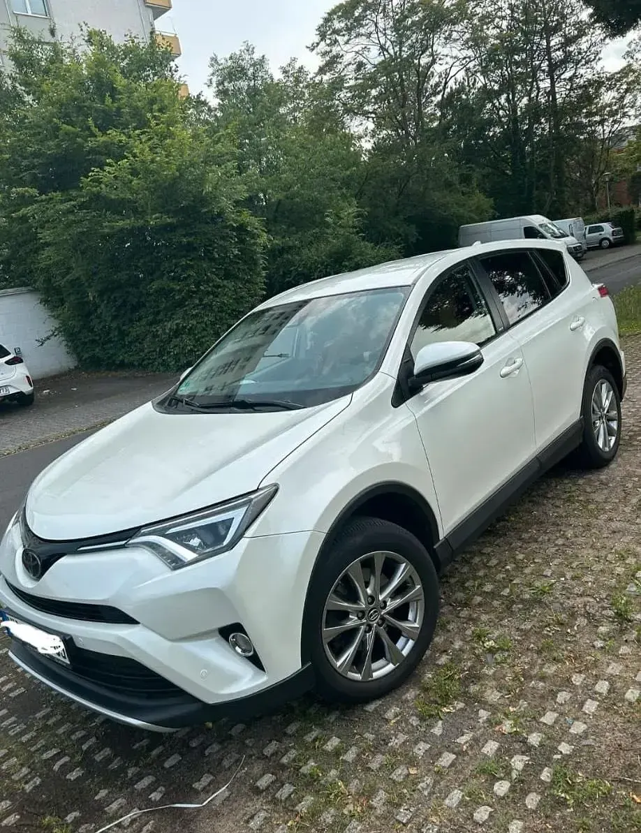 Gebraucht Toyota RAV4 143 PS (105 kW) 2016 Andere farben SUV