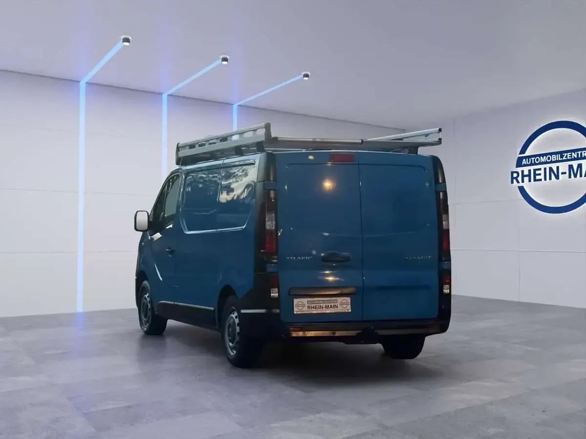 Gebraucht Renault Trafic 125 PS (91 kW) 2017 Blau Van / Kleinbus