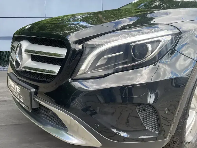 Gebraucht Mercedes GLA220 Urban 177 PS (130 kW) 2017 Kosmosschwarz (schwarz) SUV