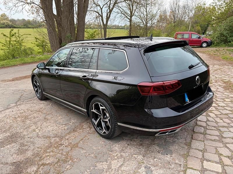 Używany VW Passat Sound 200 KM (147 kW) 2021 Czarny Kombi