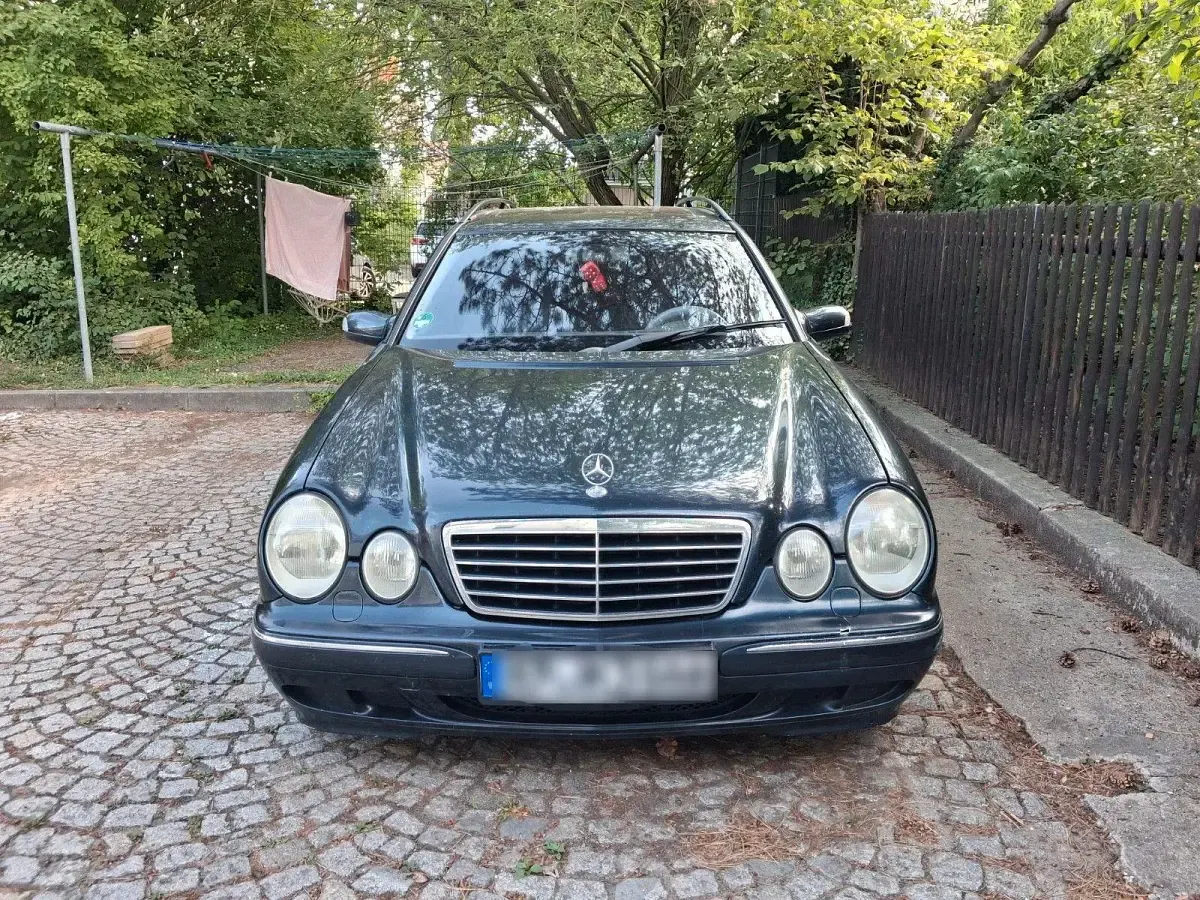 Gebraucht Mercedes E240 Avantgarde 170 PS (125 kW) 2002 Schwarz Kombi