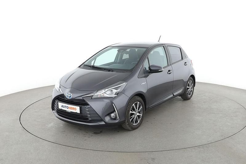 Grau Gebraucht 2019 Toyota Yaris Club Limousine | 15.790 € (Etwas zu teuer) - Bild 1/3