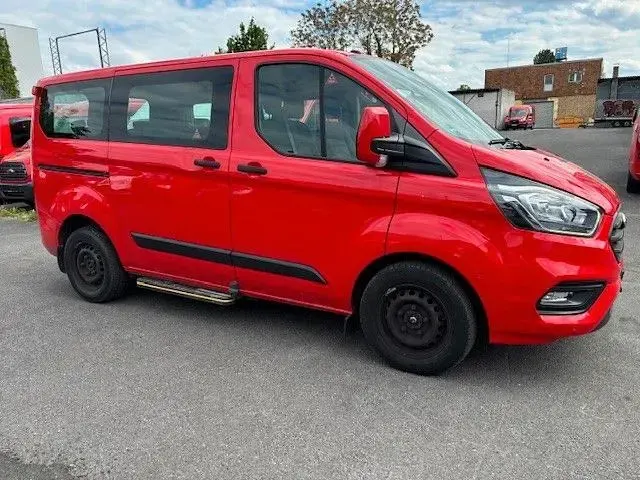 Używany Ford Transit Custom Trend 105 KM (77 kW) 2018 Czerwony Minivan