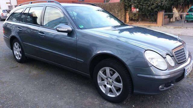 Gebraucht Mercedes E220 204 PS (150 kW) 2005 Grau Kombi