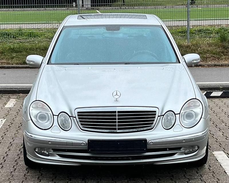 Gebraucht Mercedes E350 Avantgarde 275 PS (202 kW) 2005 Silber Limousine