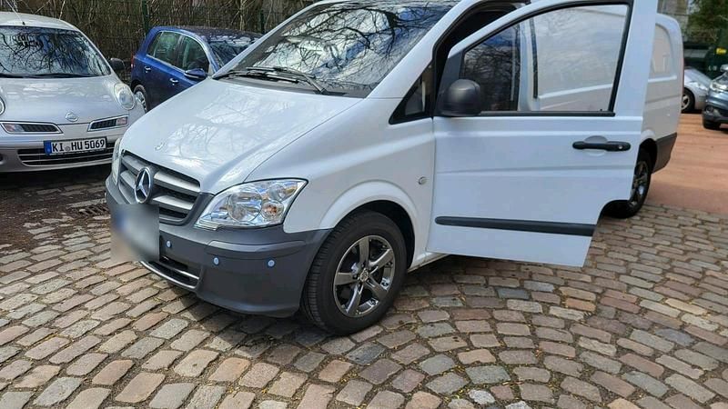 Weiß Gebraucht 2014 Mercedes Vito Van / Kleinbus | 7.700 € - Bild 1/4