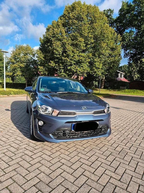 Blau Gebraucht 2021 Kia Rio Edition 7 Kleinwagen | 13.495 € (Fairer Preis) - Bild 1/4