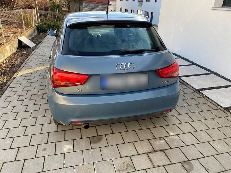 Gebraucht Audi A1 Sportback Attraction 86 PS (63 kW) 2013 Blau Kleinwagen