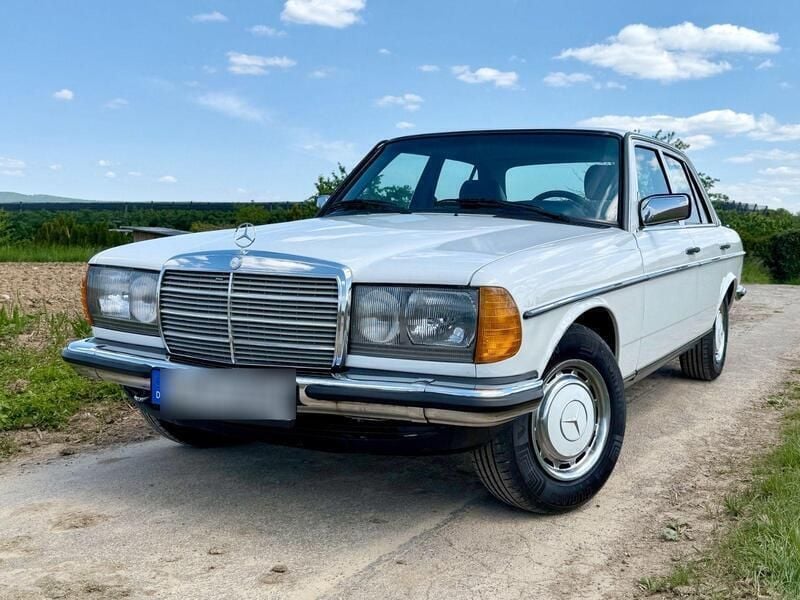 Weiß Gebraucht 1983 Mercedes E280 Limousine | 12.640 € - Bild 1/4