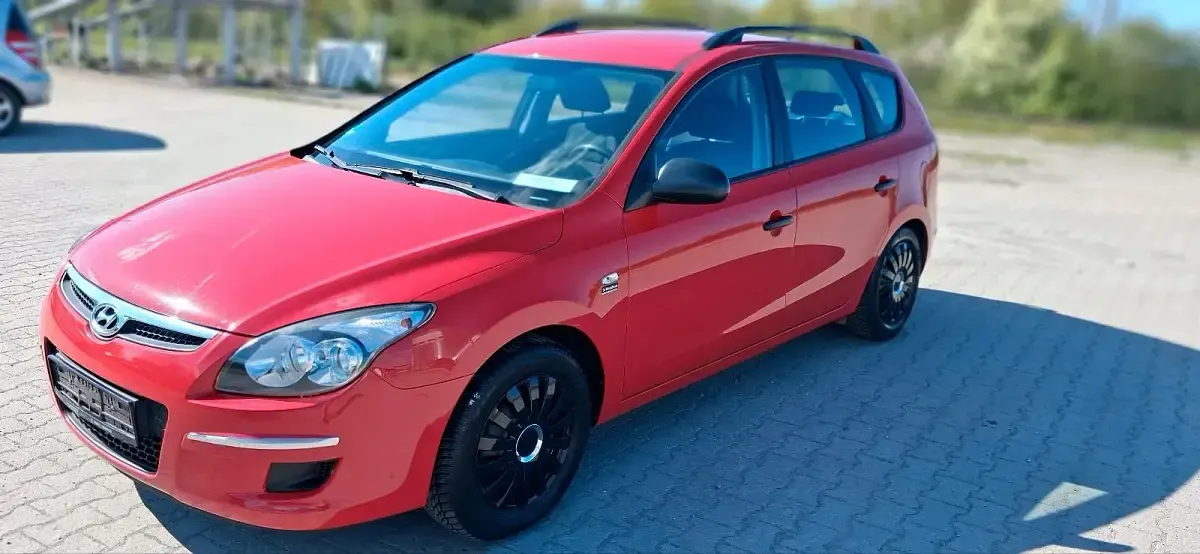Gebraucht Hyundai i30 105 PS (77 kW) 2010 Rot Kombi