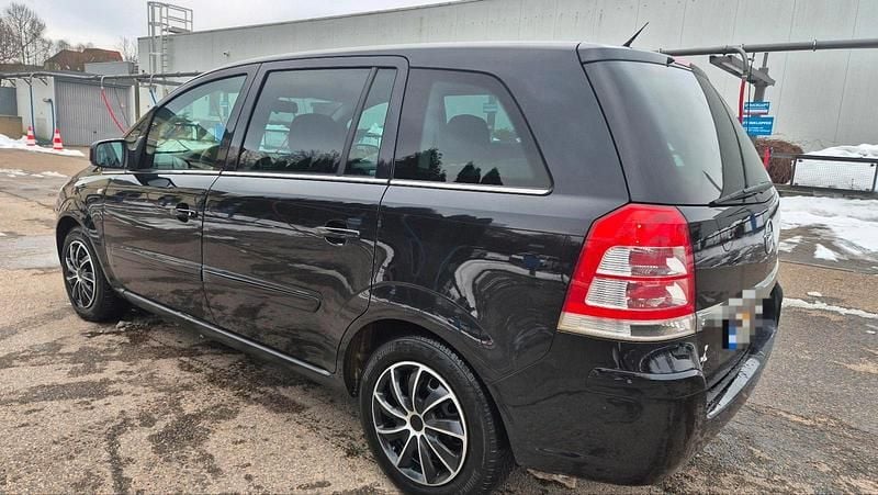 Gebraucht Opel Zafira 140 PS (102 kW) 2011 Schwarz Van / Kleinbus