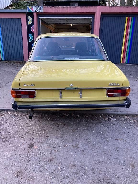 Usado Audi 100 84 HP (61 kW) 1976 Amarelo Sedan
