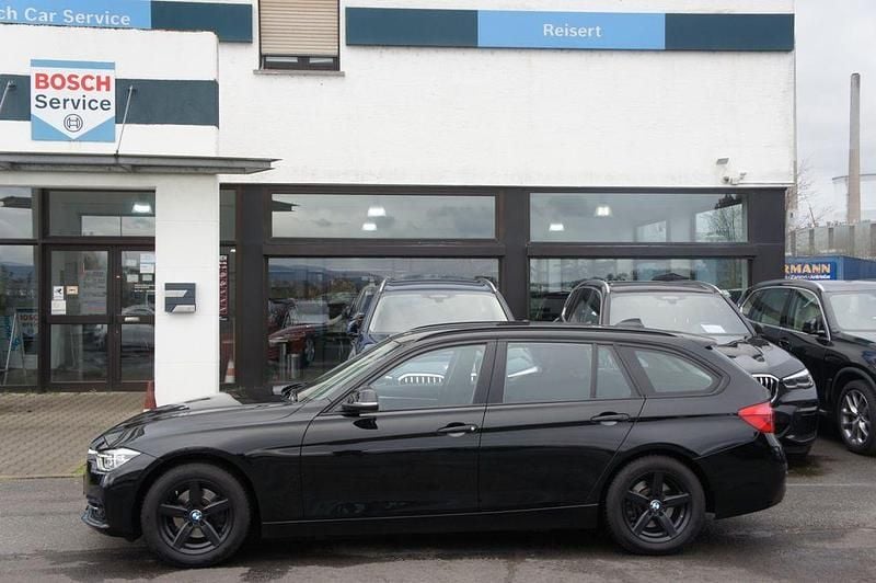 Gebraucht BMW 320 Sport Line 184 PS (135 kW) 2019 Schwarz Limousine
