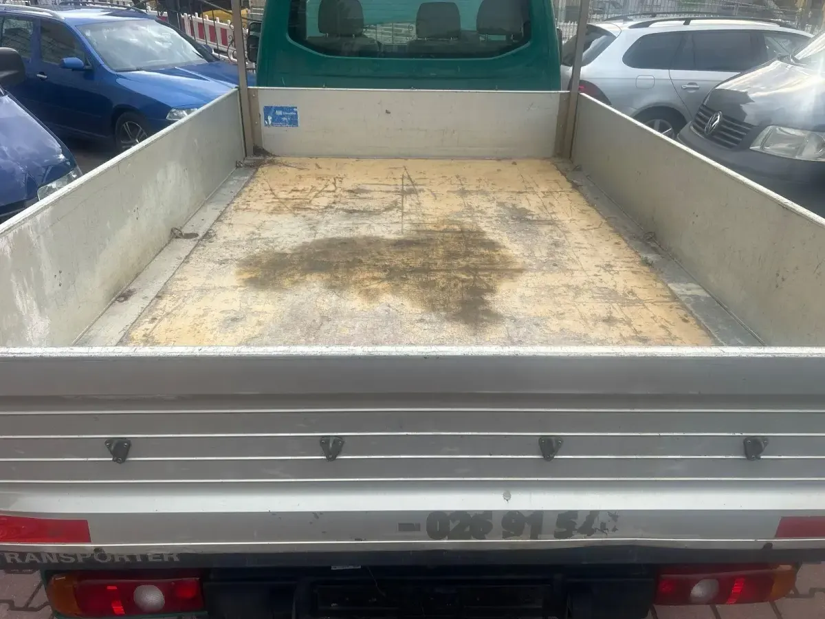 Second-hand VW Transporter 131 CP (96 kW) 2007 Verde Van