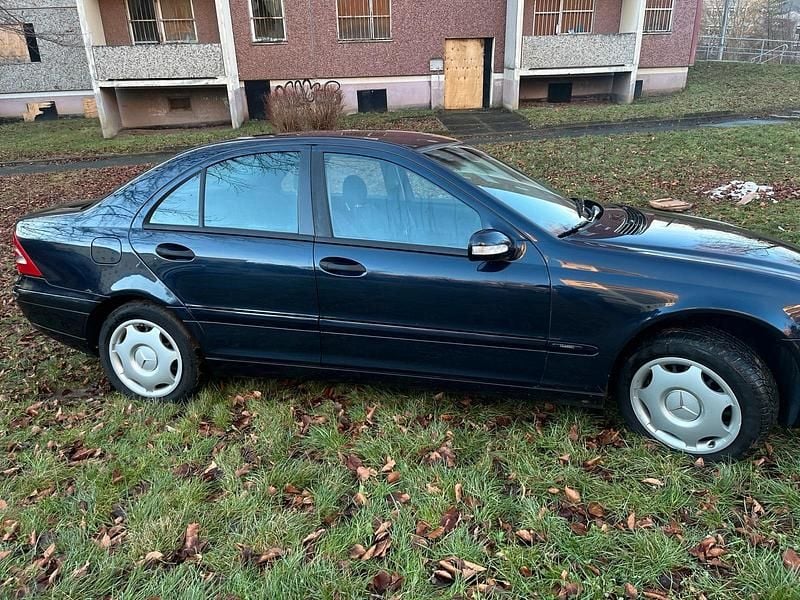 Gebraucht Mercedes C270 170 PS (125 kW) 2002 Blau Limousine