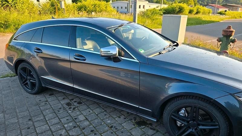Grau Gebraucht 2013 Mercedes CLS350 Shooting Brake Kombi | 13.800 € (Superpreis) - Bild 1/4