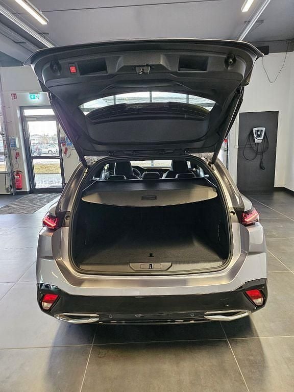 Neu Peugeot 308 SW GT 131 PS (96 kW) 2025 Silber Kombi