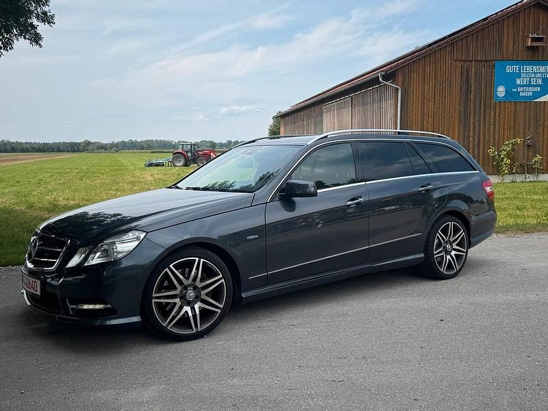 Grau Gebraucht 2012 Mercedes E350 Kombi | 15.999 € (Teuer) - Bild 1/4