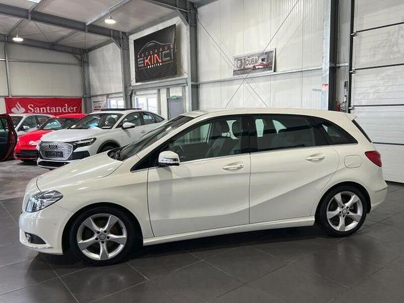 Gebraucht Mercedes B180 122 PS (89 kW) 2013 Weiß Van / Kleinbus