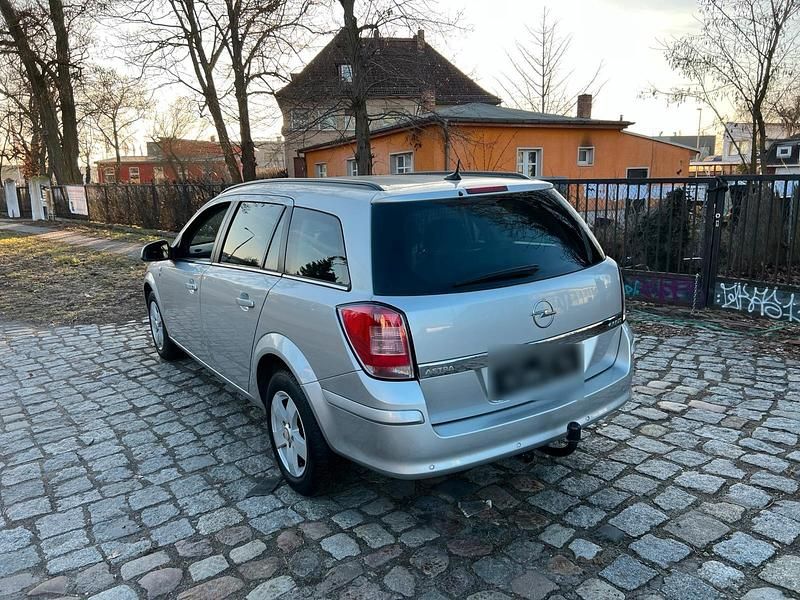 Gebraucht Opel Astra 110 PS (80 kW) 2011 Silber Kombi