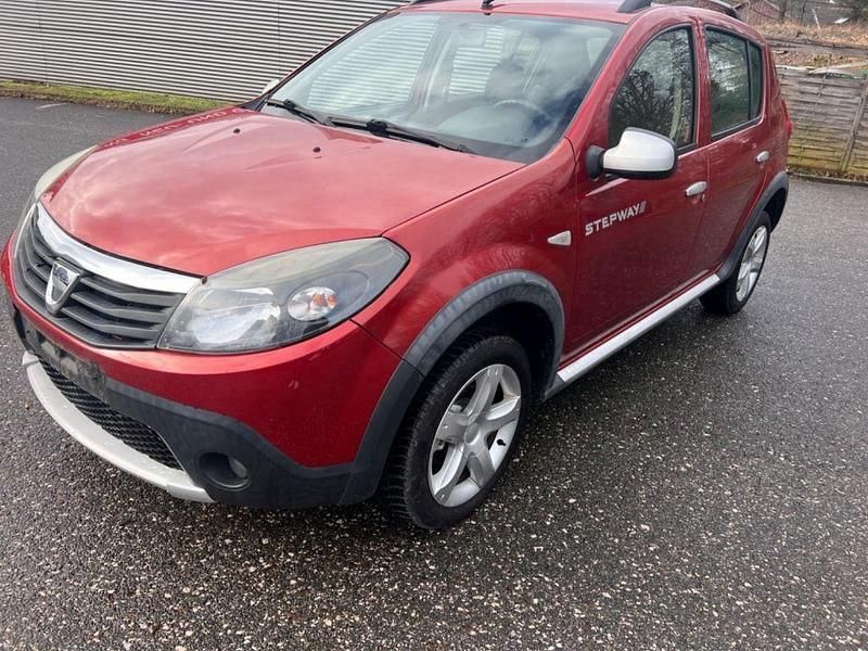 Rot Gebraucht 2011 Dacia Sandero Stepway Kleinwagen | 3.500 € (Fairer Preis) - Bild 1/4