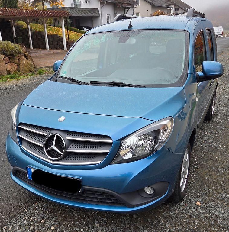 Blau Gebraucht 2018 Mercedes Citan 111 Van / Kleinbus | 11.500 € (Superpreis) - Bild 1/4