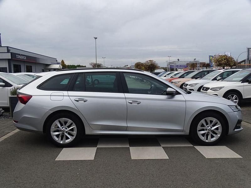 Gebraucht Skoda Octavia Active 110 PS (80 kW) 2021 Silber (metallic) Kombi
