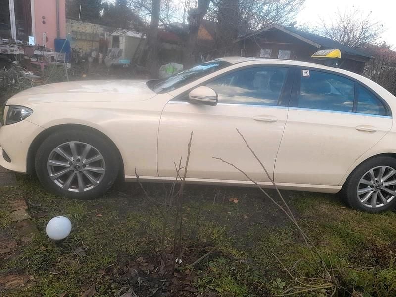 Gebraucht Mercedes 220 194 PS (142 kW) 2018 Gelb Limousine