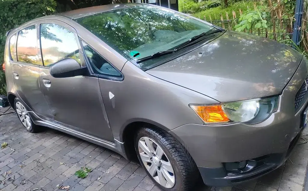 Gebraucht Mitsubishi Colt 95 PS (69 kW) 2012 Braun Kleinwagen