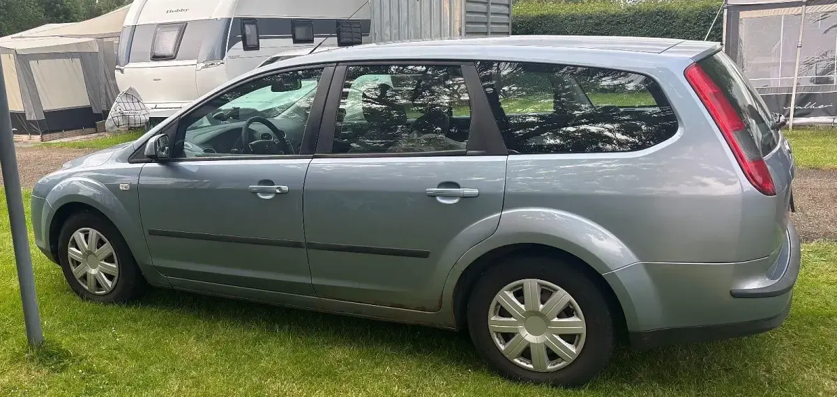Käytetty Ford Focus Style 101 HP (74 kW) 2007 Harmaa Farmari