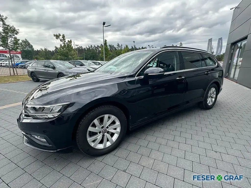 Gebraucht VW Passat 150 PS (110 kW) 2023 Deep black perleffekt Kombi