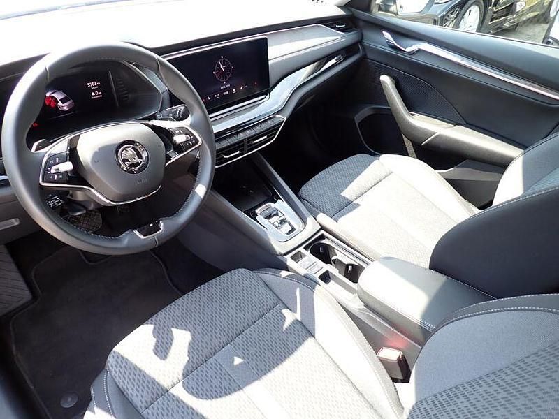 Gebraucht Skoda Octavia Style 110 PS (80 kW) 2023 Grau graphite grau (metallic) Limousine