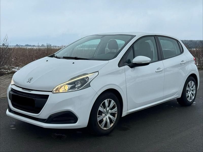 Gebraucht Peugeot 208 Access 68 PS (50 kW) 2016 Weiß Kleinwagen