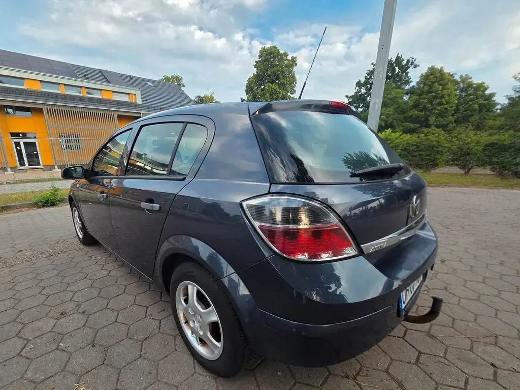 Gebraucht Opel Astra Edition 90 PS (66 kW) 2009 Blau Limousine
