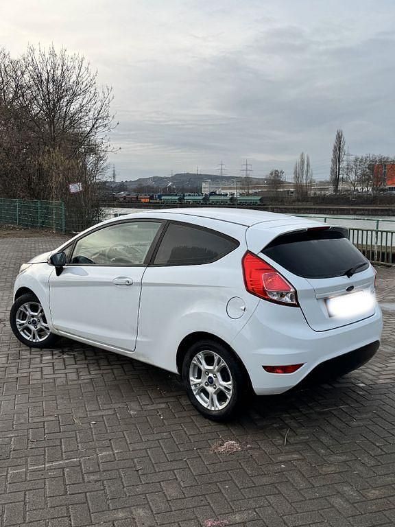 Gebraucht Ford Fiesta SYNC Edition 65 PS (47 kW) 2014 Weiß Kleinwagen