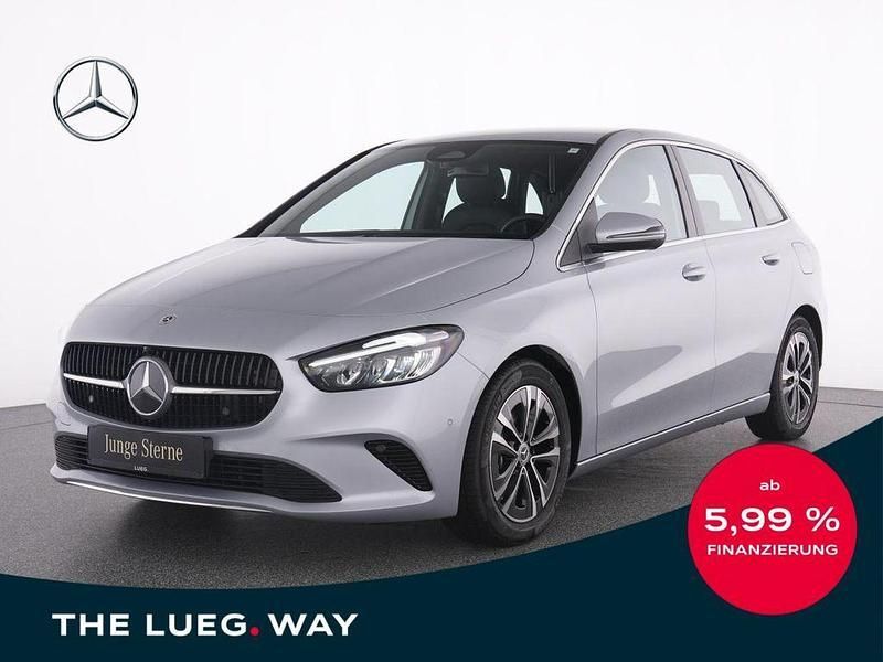 Metalliclack hightechsilber Gebraucht 2024 Mercedes B180 Progressive Van / Kleinbus | 30.485 € (Fairer Preis) - Bild 1/4
