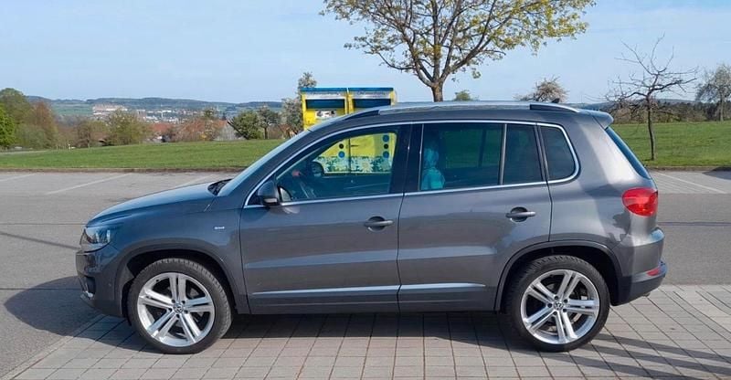 Grau Gebraucht 2014 VW Tiguan Sport SUV | 14.000 € (Etwas zu teuer) - Bild 1/4