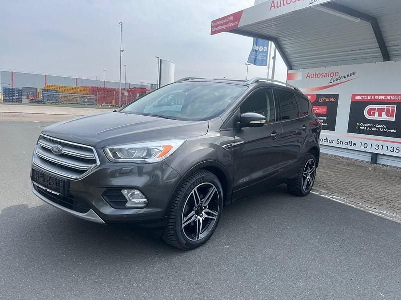 Gebraucht Ford Kuga Titanium 150 PS (110 kW) 2017 Grau SUV