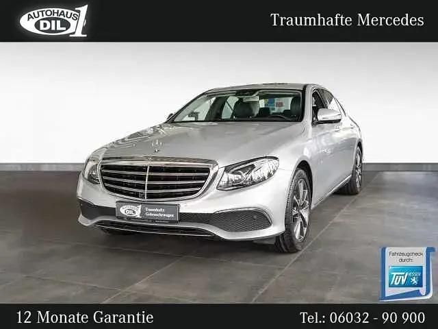 Silber (iridiumsilber metalliclack) Gebraucht 2018 Mercedes E220 Limousine | 28.450 € (Fairer Preis) - Bild 1/3