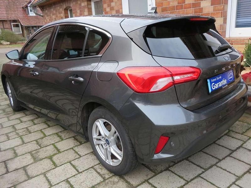 Gebraucht Ford Focus 125 PS (91 kW) 2018 Magneticgrau (metallic) Kleinwagen