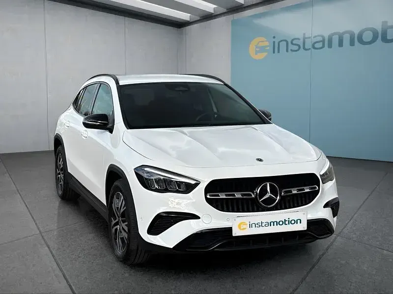 Gebraucht Mercedes GLA180 116 PS (85 kW) 2024 Weiß SUV