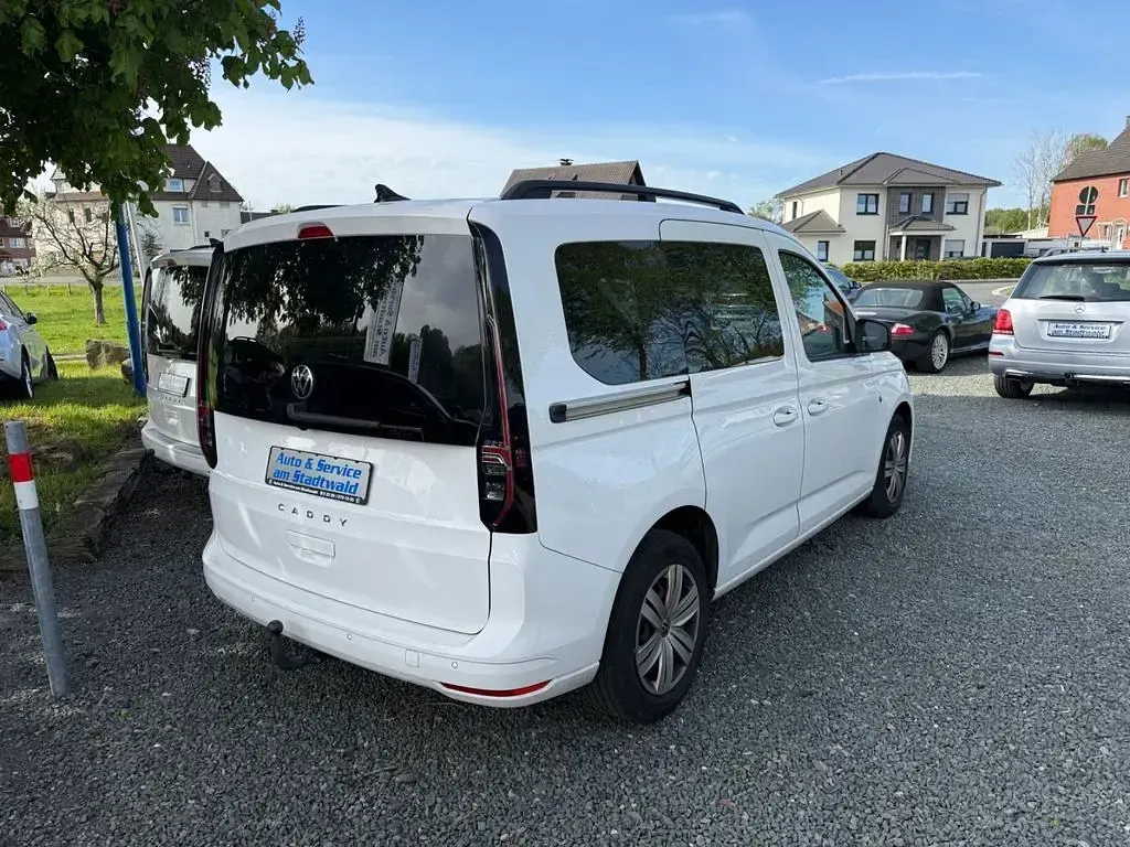Gebraucht VW Caddy 122 PS (89 kW) 2022 Weiß Van / Kleinbus