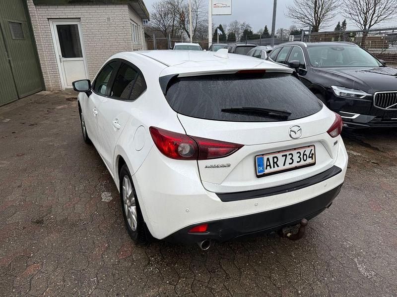 Gebraucht Mazda 3 Center-Line 120 PS (88 kW) 2015 Weiß Limousine