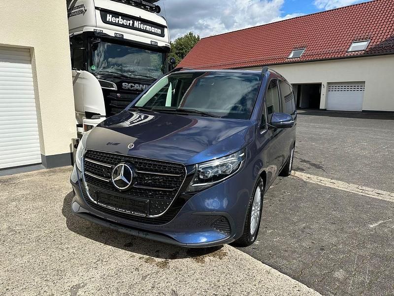 Blau Neu 2024 Mercedes V300 Van / Kleinbus | 69.500 € (Superpreis) - Bild 1/4