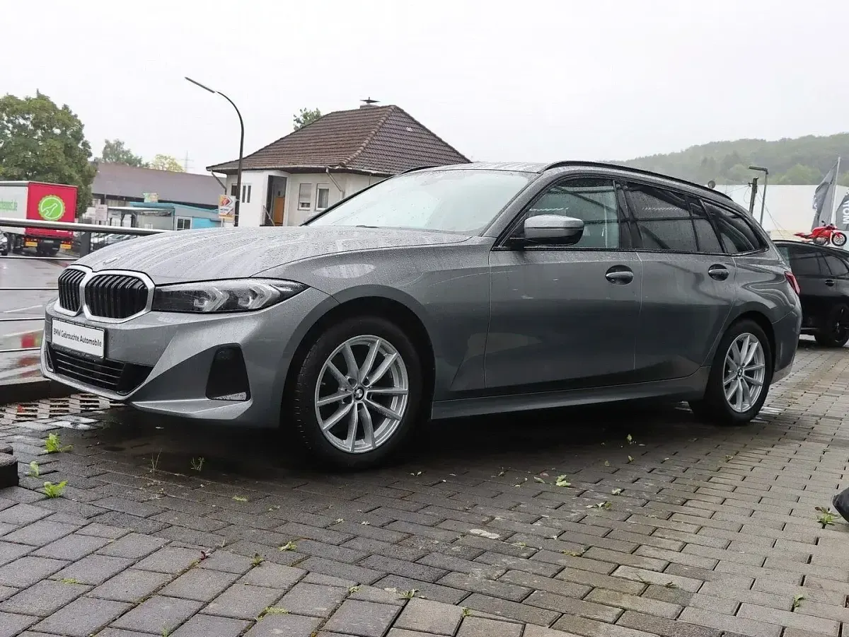 Gebraucht BMW 320 Shadowline 190 PS (139 kW) 2023 Skyscraper grau Kombi